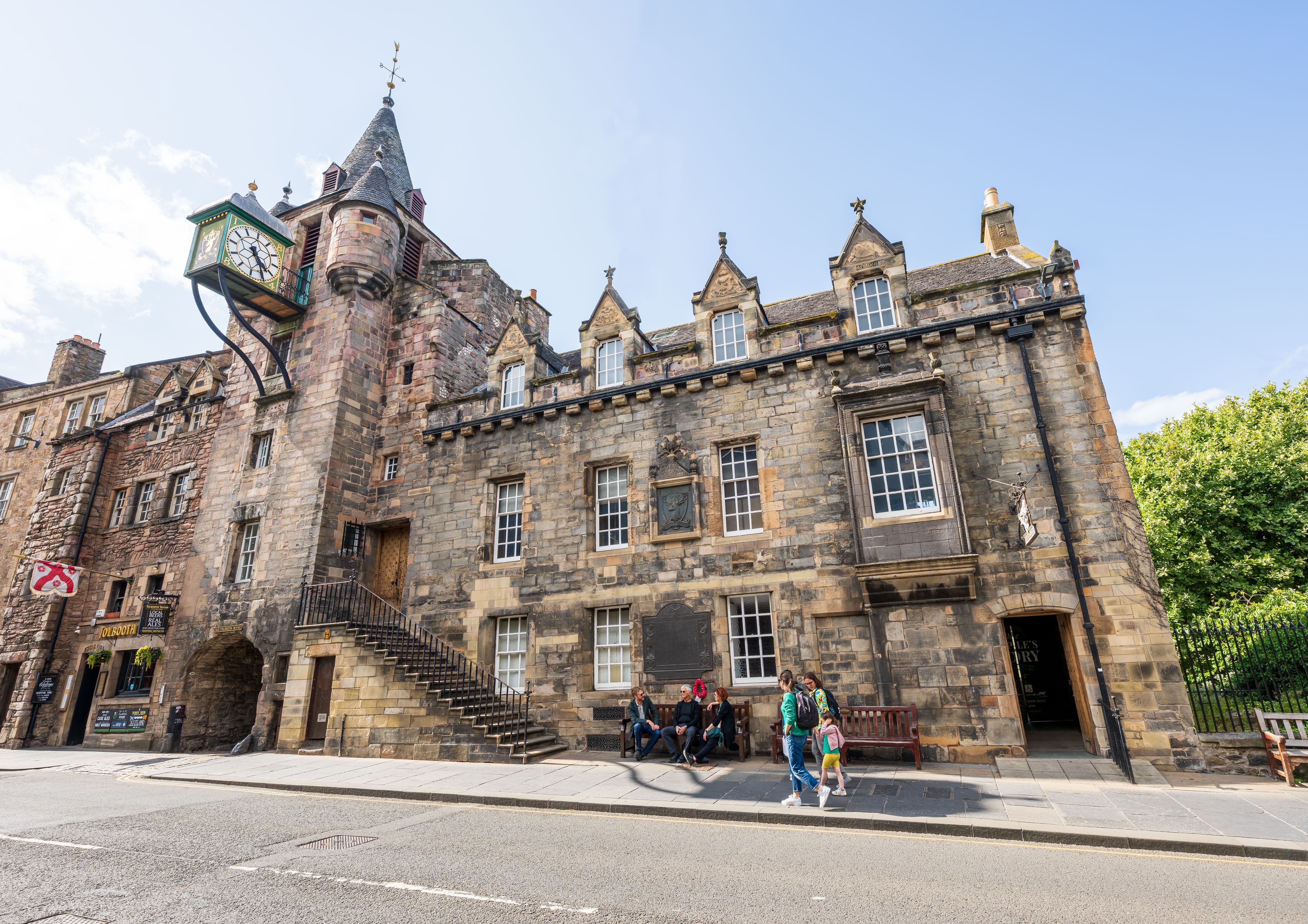 A large building featuring a prominent clock on its facade, showcasing architectural details and grandeur.